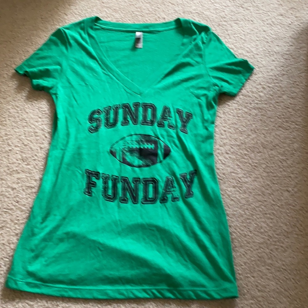 Green graphic tee “Sunday funday” brand new